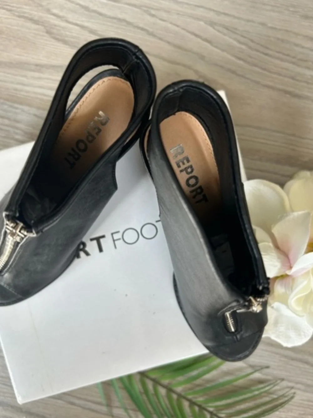 🌸 NEW w/blemish Black Peep-Toe faux leather Ankle Boots 8